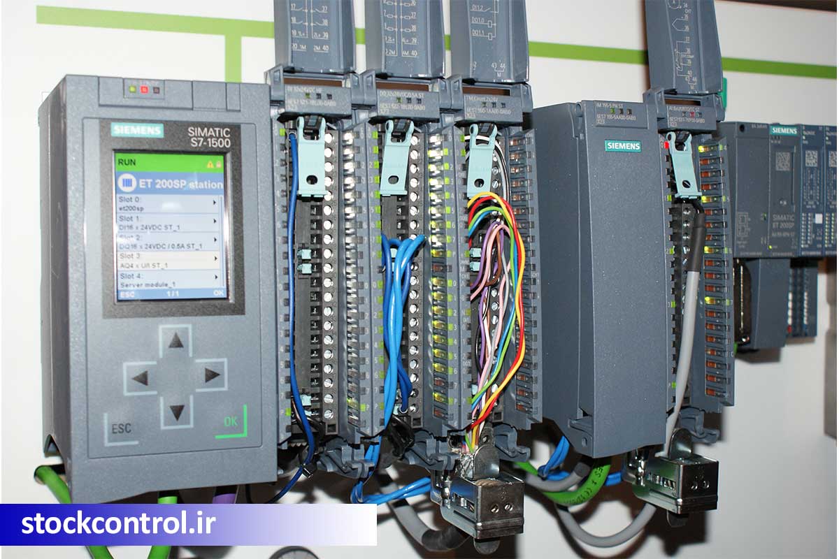 نمونه ای از نصب پی ال سی 1500 در تابلو کنترل
