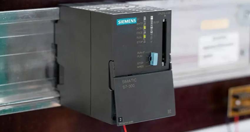 یک نمونه پی ال سی s7-300 زیمنس روی ریل
